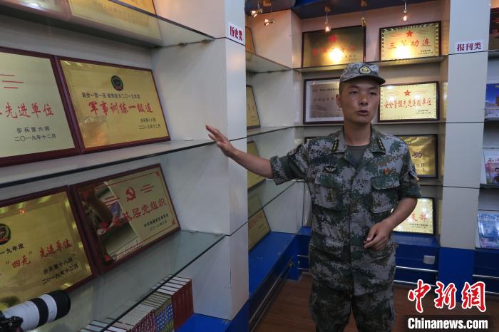 圖為南疆軍區(qū)某合成團(tuán)1連連長(zhǎng)齊楠。　楊程晨 攝