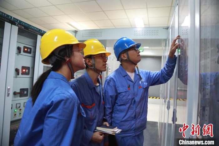 青海:“內外科”齊上陣聯合特巡“天路心臟”