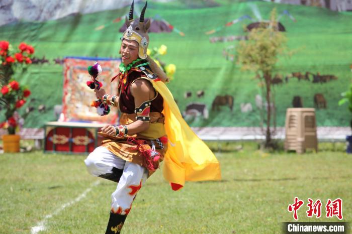 圖為演出人員表演現場。 班瑪縣文體旅游廣電局 供圖