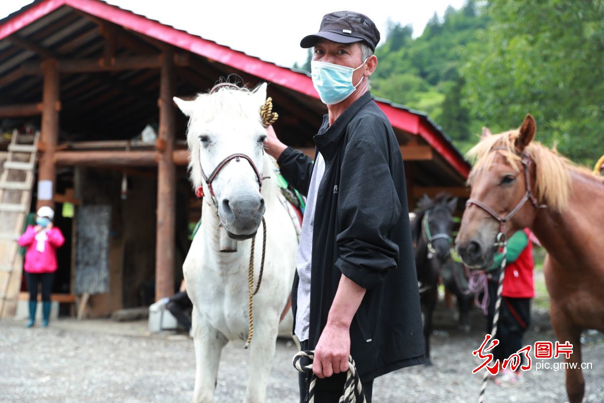 四川九寨溝:生態旅游漸熱