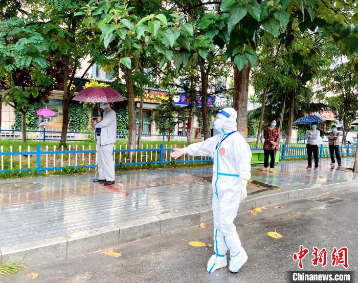 高原小城青海尖扎抗疫見聞:柔肩亦可擔重任,夫妻檔聞令而動