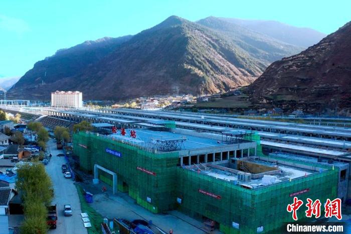 正在建設中的成蘭鐵路松潘站。 劉忠俊 攝