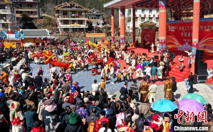 四川寶興:磽磧藏鄉民眾歡度“上九節”