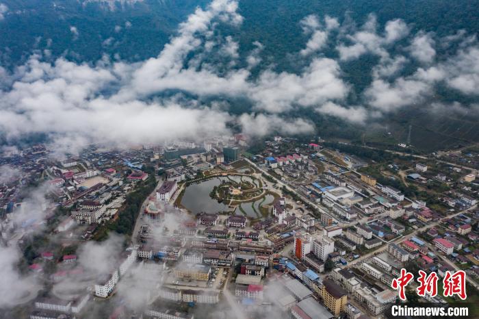 圖為墨脫縣城。 何蓬磊 攝