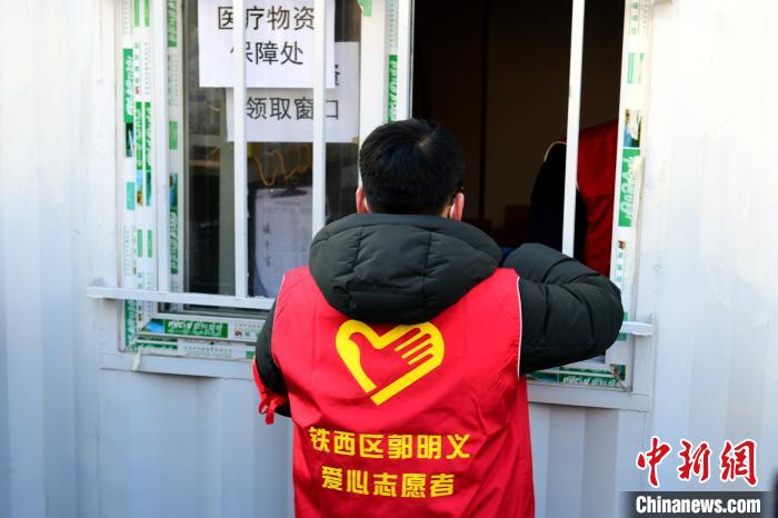 領防護用品?！¤F西區委宣傳部 攝