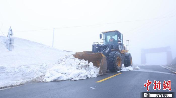 西藏玉麥鄉曲玉道班:養護邊境公路確保昔日“孤島”暢通