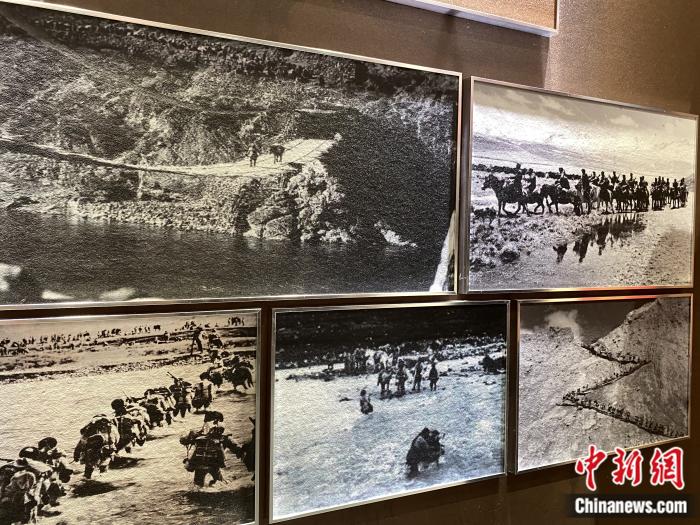 紅樓內展廳,圖為昌都戰役中的人民解放軍。彭寧鈴 攝