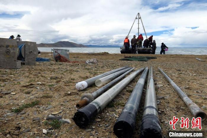 科考隊(duì)員從巴木錯(cuò)采集的科研樣品。 <a target='_blank' ><p align=