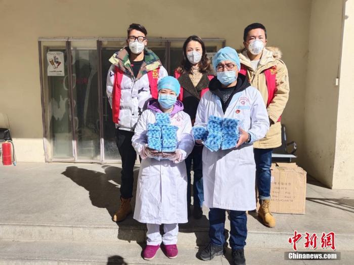 圖后排中間為萍措。(資料圖片) <a target='_blank' ><p align=