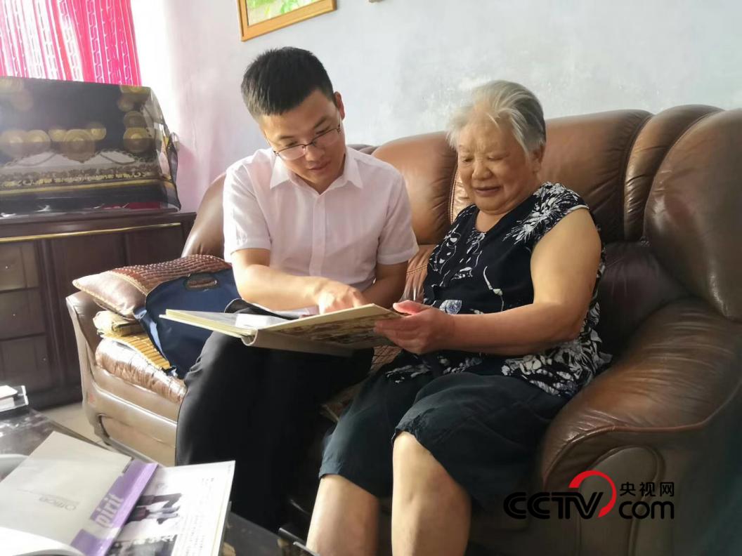 (張慶沖與老戰士閆家琪 受訪者供圖)