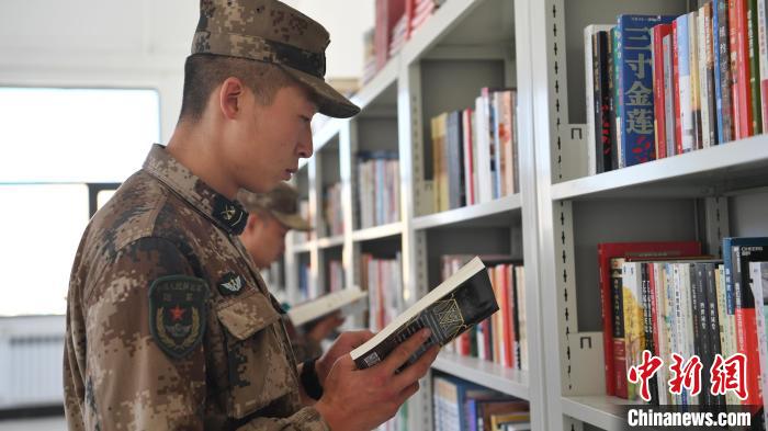 社會愛心人士千里送書4000余冊西藏阿里邊防戰士獲贈“精神食糧”