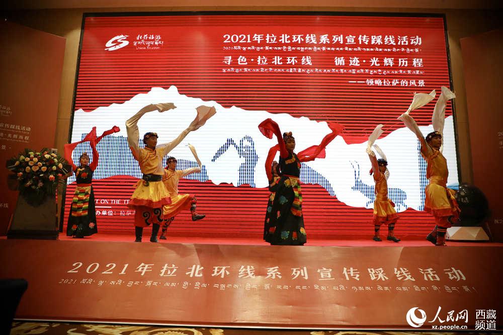 文藝表演。人民網 次仁羅布攝