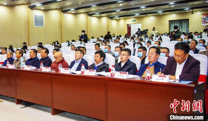 圖為與會專家學者聽會。 楊忠寧 攝