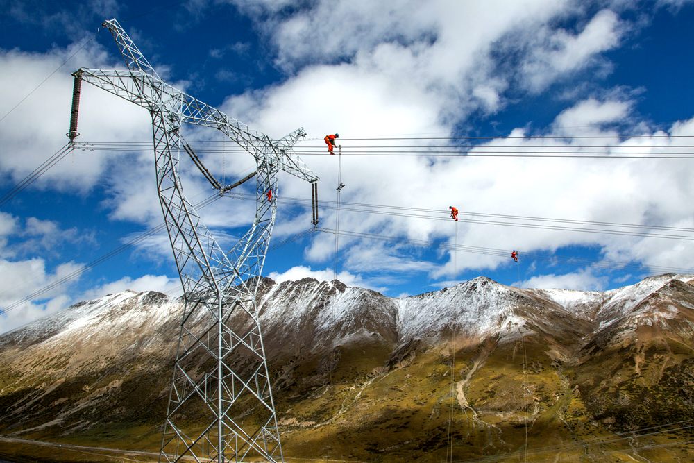 藏中聯(lián)網(wǎng)工程建設(shè),銀線上的“舞者” 。盧忠東攝