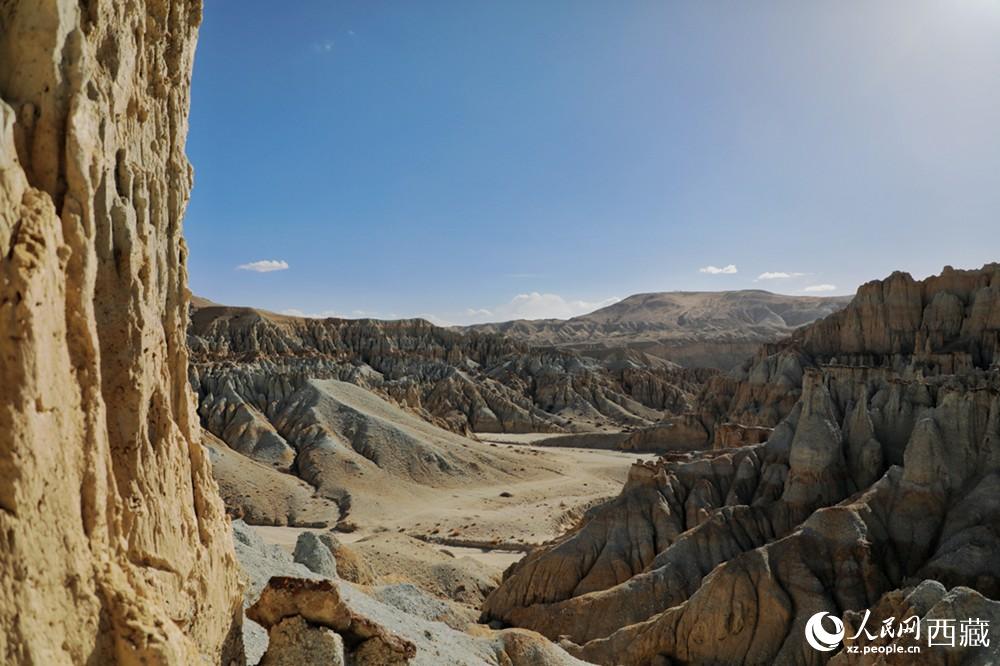 傍晚的札達土林。人民網 李海霞攝