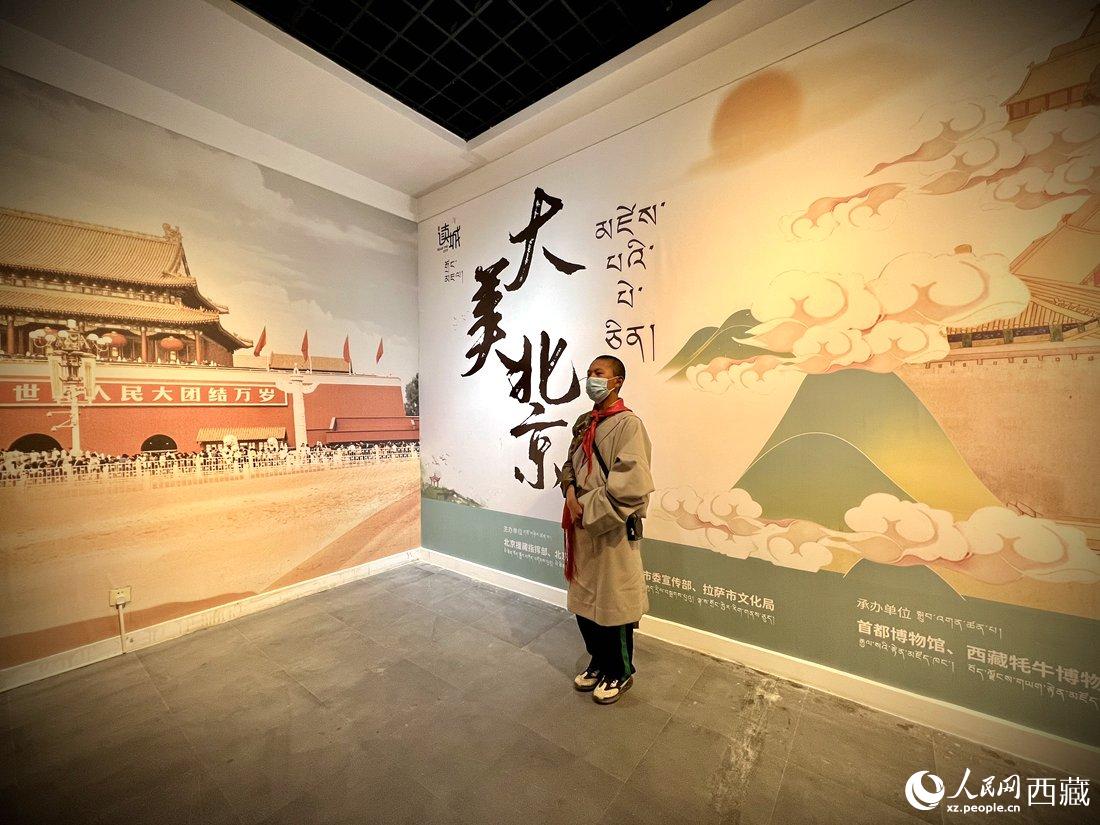 拉薩市北京實驗中學的學生講解員進行講解。人民網 次仁羅布攝