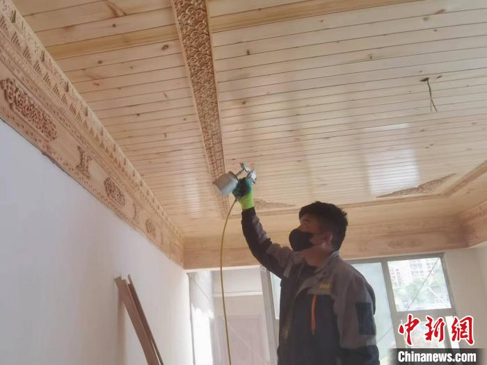 【十年@每一個奮斗的你】從壁畫學徒到藏式裝修“CEO”:西藏“Z世代”手繪創業夢