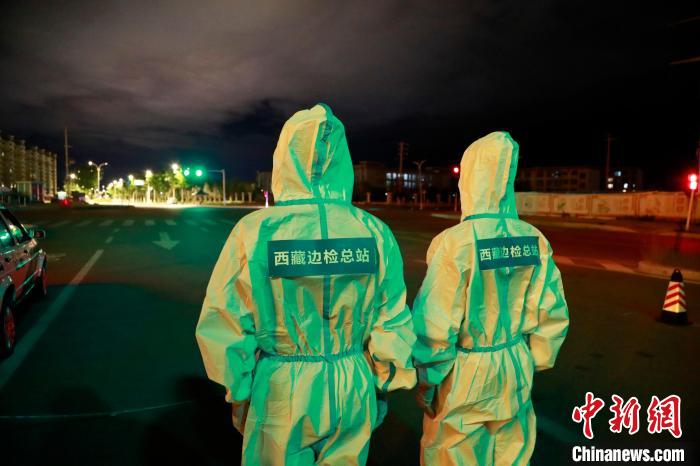 西藏拉薩:執勤點上2平方米的“小賓館”