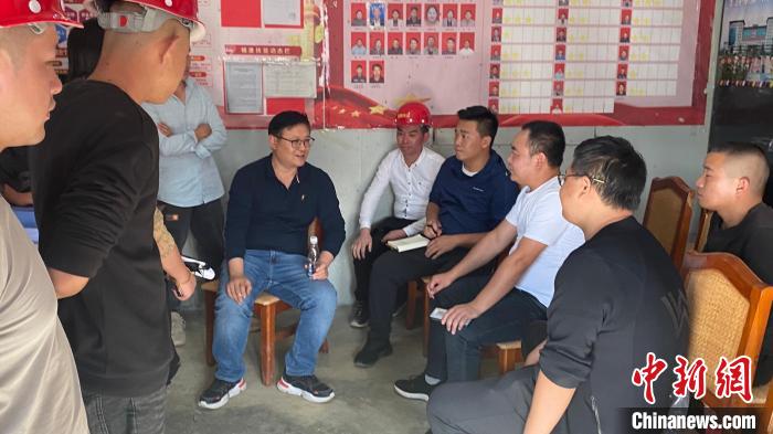 援藏干部黃劍鋒:建設(shè)西藏愛(ài)上西藏