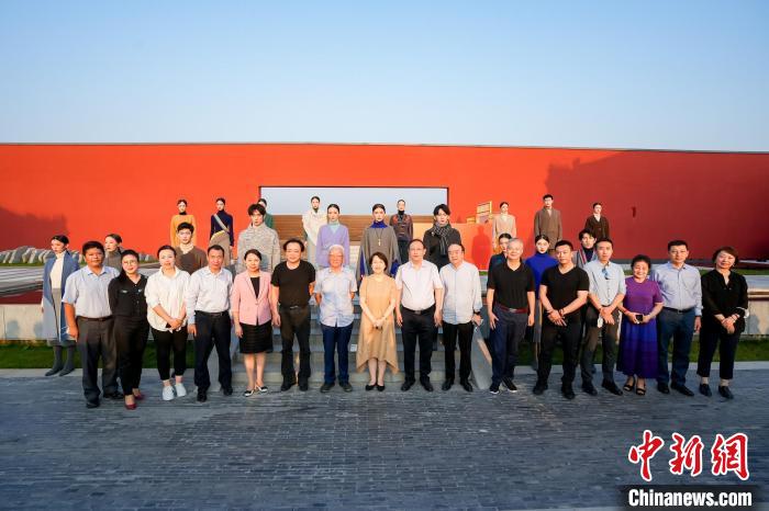 近40套藏式針織系列時裝亮相2022北京時裝周。 北京時裝周供圖