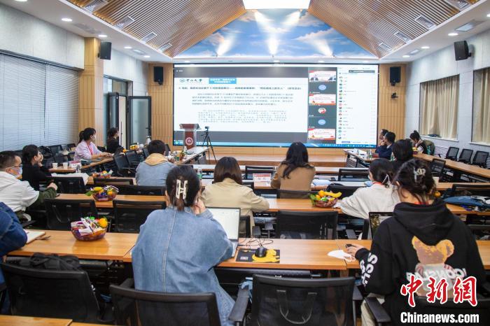 圖為論壇會議現場。 同東放 攝