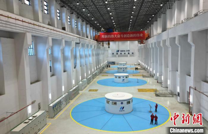 圖為水電站內部。 王磊 攝