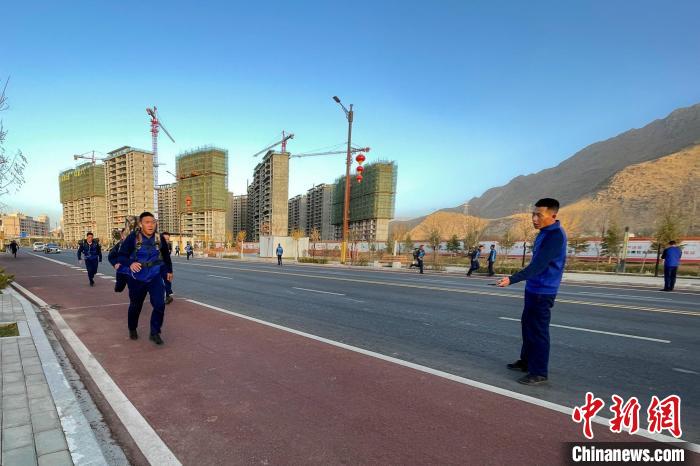 負(fù)重5公里體能訓(xùn)練。 西藏森林消防總隊(duì)特勤大隊(duì) 供圖