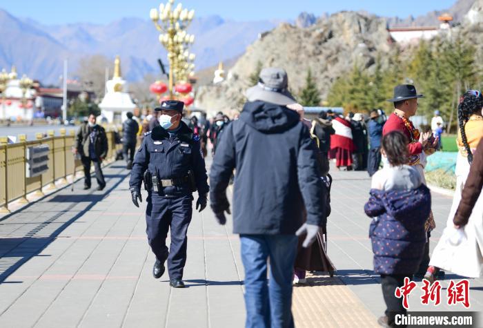 (新春走基層)西藏拉薩:布達拉宮腳下的“守護者”