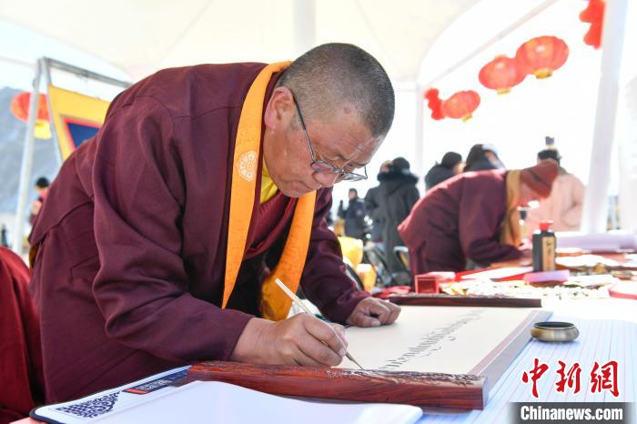 拉薩:舉辦“非遺+年貨”展演展銷會