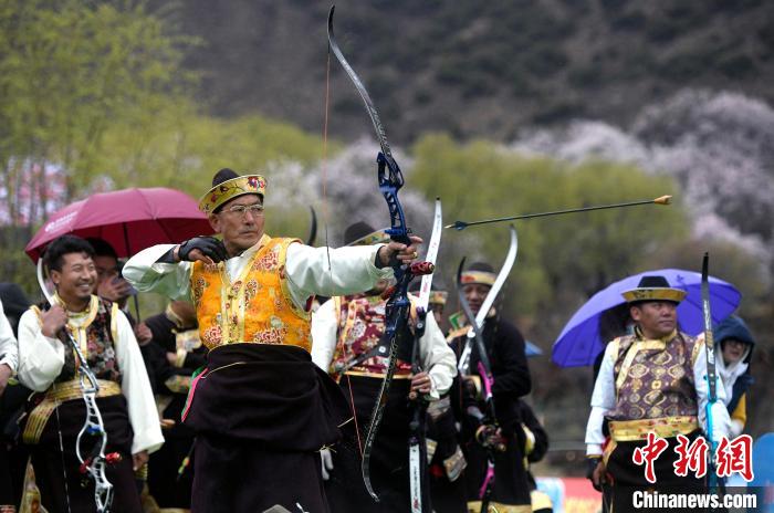 3月28日，選手參加響箭比賽?！±盍?攝