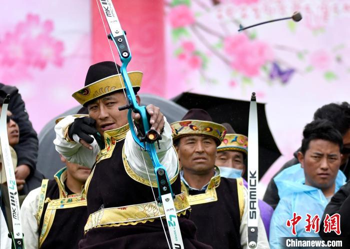 3月28日，選手參加響箭比賽。　李林 攝