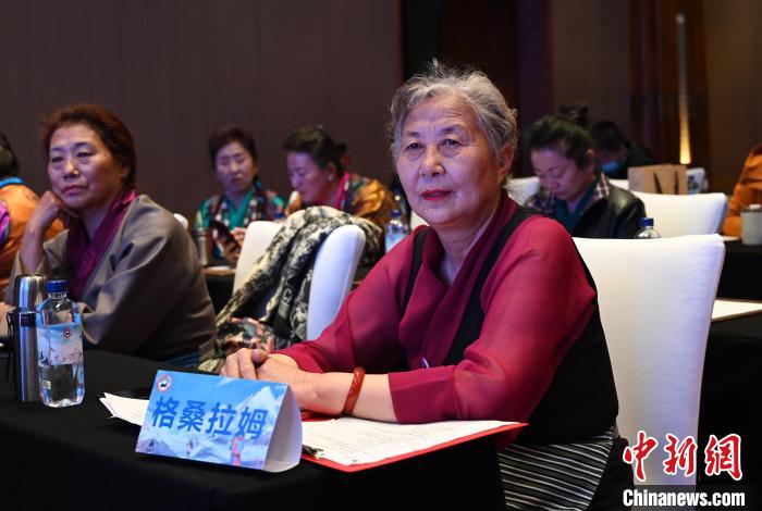 圖為西藏銀發旅游產品體驗團老年代表。 趙朗 攝