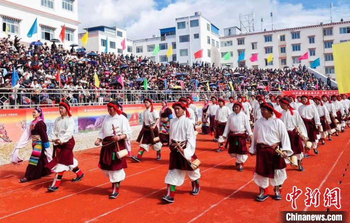 圖為西藏昌都市第九屆三江茶馬文化藝術節(芒康會場)開幕式現場。 昌都市芒康縣委宣傳部供圖