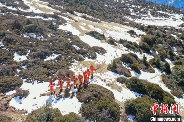 森林消防踏查西藏芒康滇金絲猴國家級自然保護區