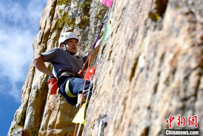 2024年西藏自治區攀巖自然巖壁公開賽決賽拉薩舉行