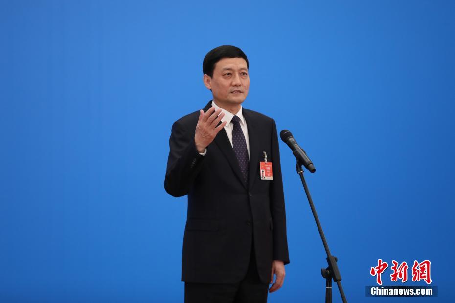 3月8日，第十三屆全國人民代表大會第四次會議舉行第二場“部長通道”采訪活動。圖為中國工業和信息化部部長肖亞慶通過網絡視頻方式接受采訪。 <a target='_blank' ><p  align=